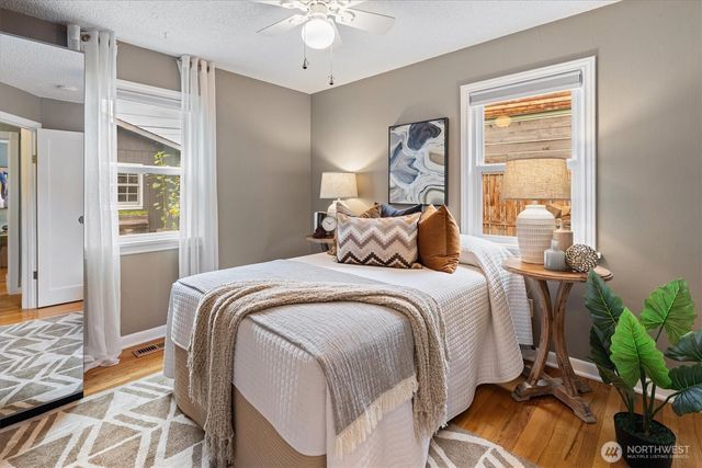 7915 34th Avenue SW, Seattle, WA 98126