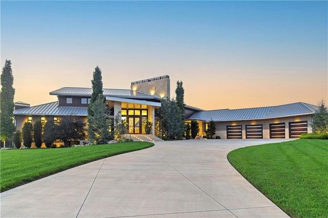 10712 W 165th Street, Overland Park, KS 66221