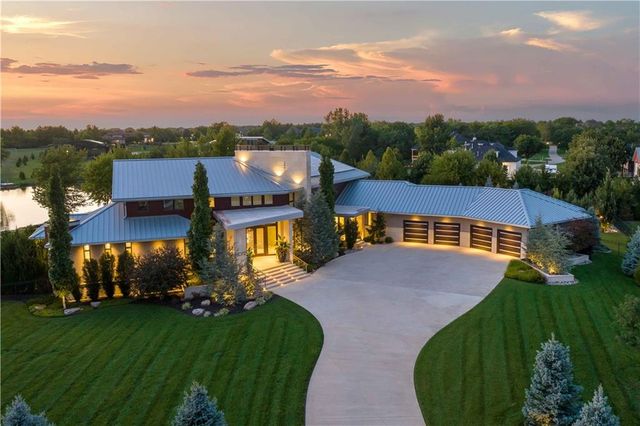 10712 W 165th Street, Overland Park, KS 66221