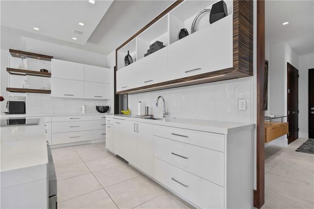 10712 W 165th Street, Overland Park, KS 66221