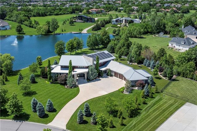 10712 W 165th Street, Overland Park, KS 66221