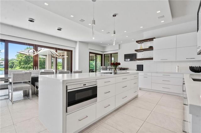 10712 W 165th Street, Overland Park, KS 66221