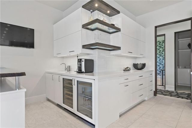 10712 W 165th Street, Overland Park, KS 66221