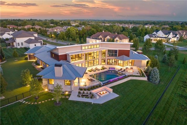 10712 W 165th Street, Overland Park, KS 66221