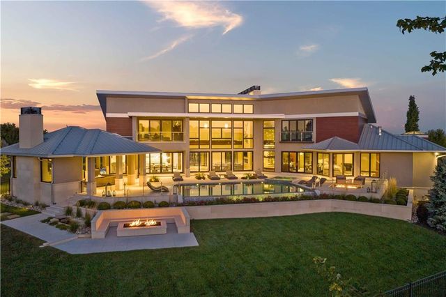 10712 W 165th Street, Overland Park, KS 66221