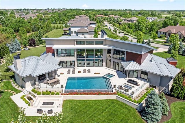 10712 W 165th Street, Overland Park, KS 66221