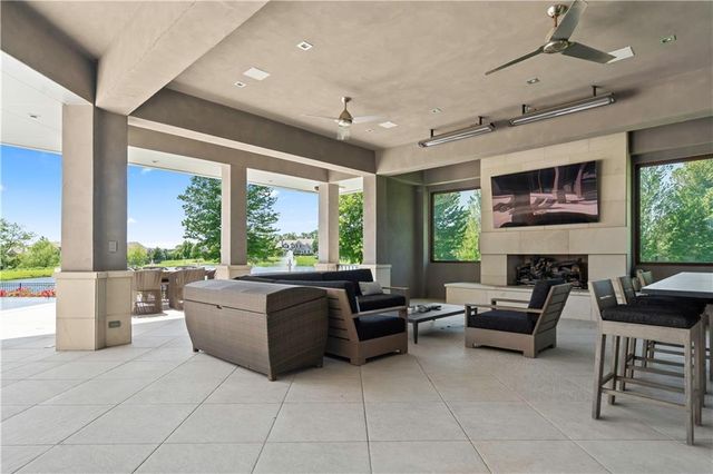 10712 W 165th Street, Overland Park, KS 66221