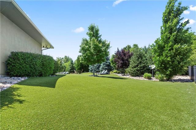 10712 W 165th Street, Overland Park, KS 66221