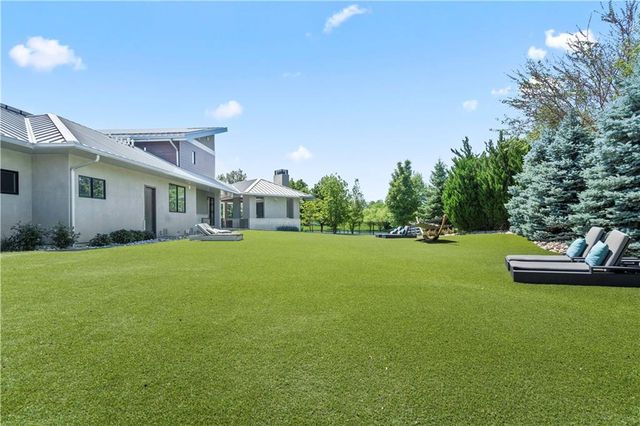10712 W 165th Street, Overland Park, KS 66221