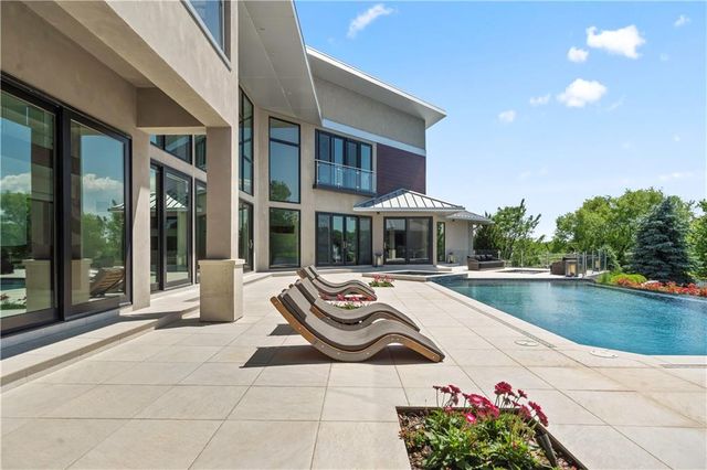 10712 W 165th Street, Overland Park, KS 66221