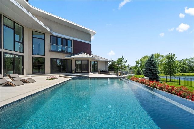 10712 W 165th Street, Overland Park, KS 66221
