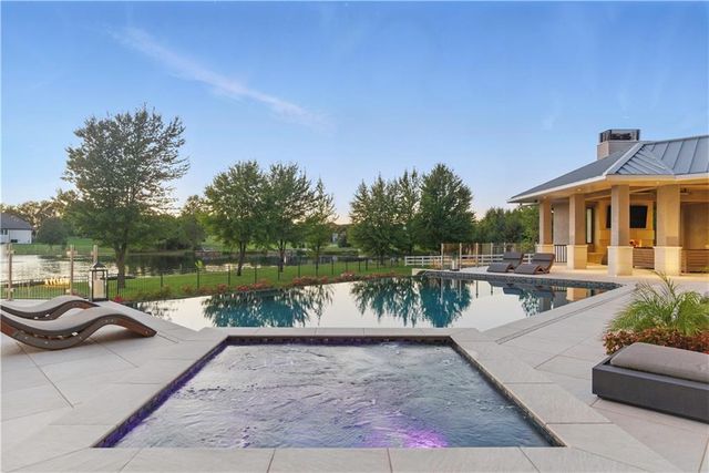 10712 W 165th Street, Overland Park, KS 66221