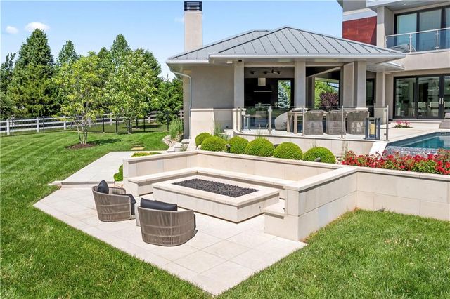 10712 W 165th Street, Overland Park, KS 66221