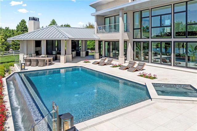10712 W 165th Street, Overland Park, KS 66221