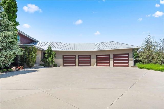 10712 W 165th Street, Overland Park, KS 66221