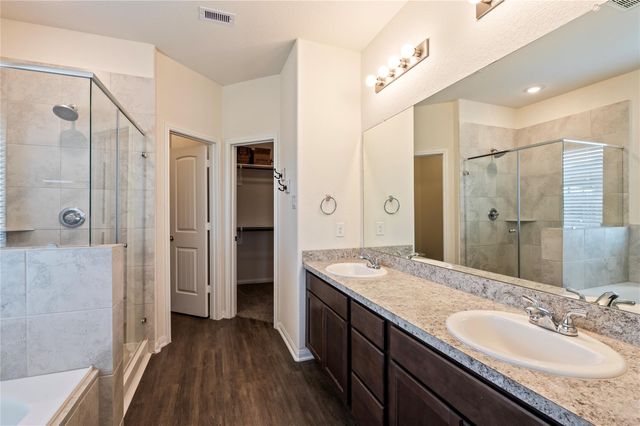 211 White Wing Lane, Sealy, TX 77474