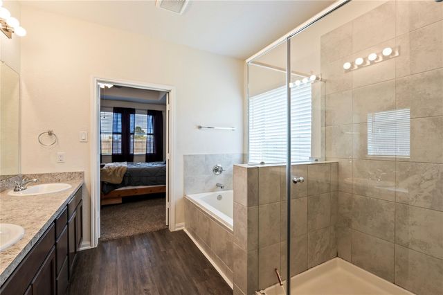 211 White Wing Lane, Sealy, TX 77474