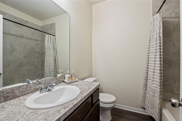 211 White Wing Lane, Sealy, TX 77474