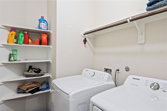 211 White Wing Lane, Sealy, TX 77474
