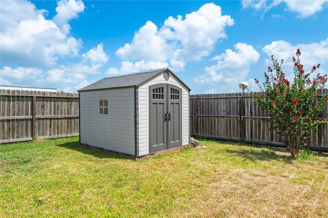 211 White Wing Lane, Sealy, TX 77474