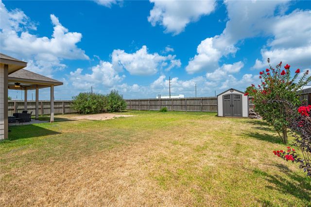 211 White Wing Lane, Sealy, TX 77474