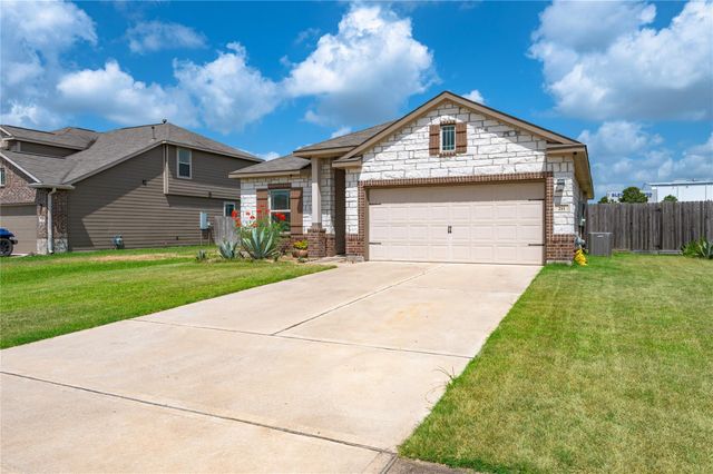 211 White Wing Lane, Sealy, TX 77474