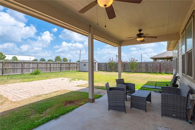211 White Wing Lane, Sealy, TX 77474