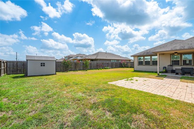 211 White Wing Lane, Sealy, TX 77474