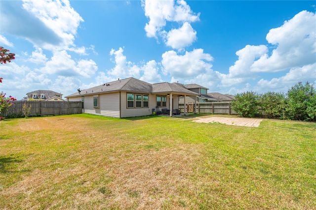 211 White Wing Lane, Sealy, TX 77474