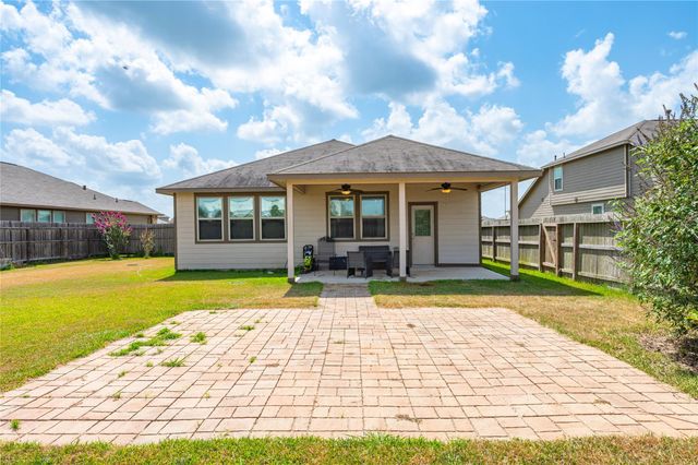 211 White Wing Lane, Sealy, TX 77474
