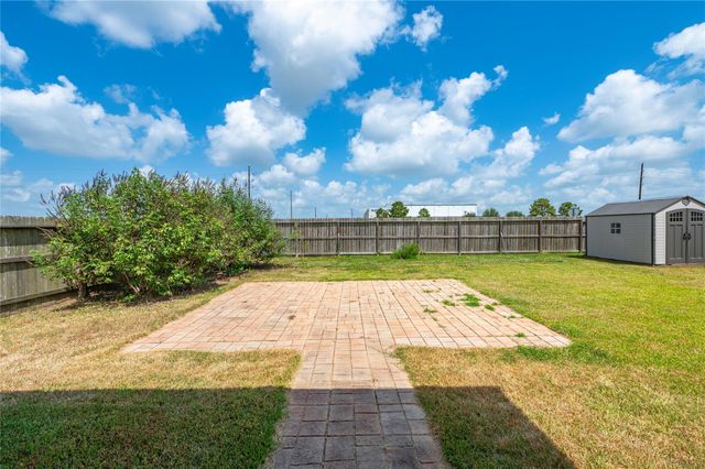 211 White Wing Lane, Sealy, TX 77474