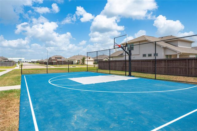 211 White Wing Lane, Sealy, TX 77474