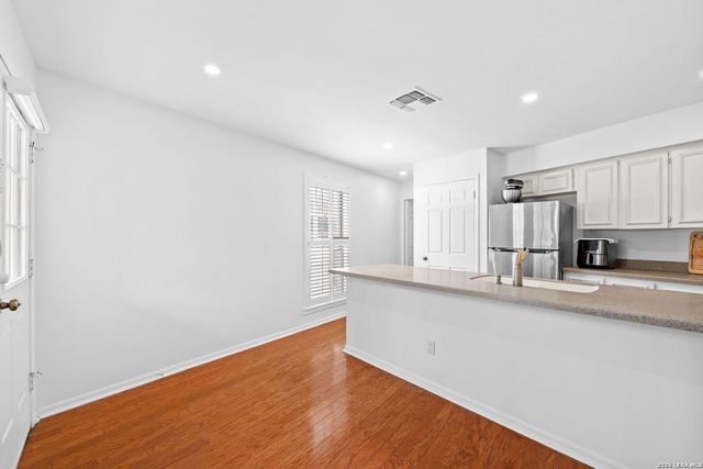 201 Ellwood St Apt 211, San Antonio, TX 78209