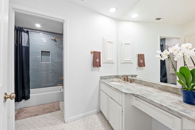 201 Ellwood St Apt 211, San Antonio, TX 78209