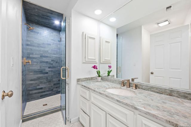 201 Ellwood St Apt 211, San Antonio, TX 78209