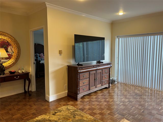 6211 W Northwest Highway G112, Dallas, TX 75225