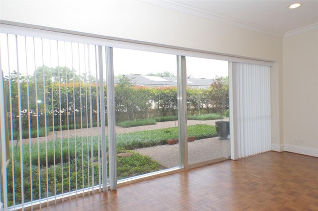 6211 W Northwest Highway G112, Dallas, TX 75225