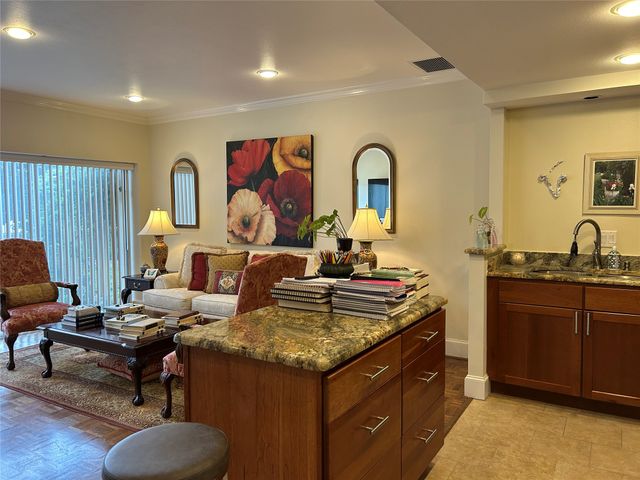 6211 W Northwest Highway G112, Dallas, TX 75225