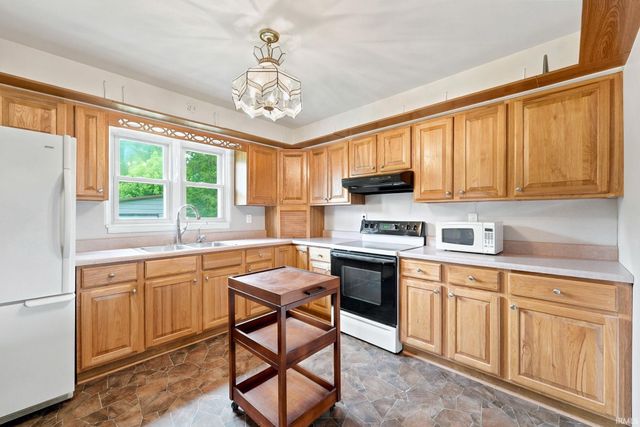 11420 W SR 32 Highway, Yorktown, IN 47396