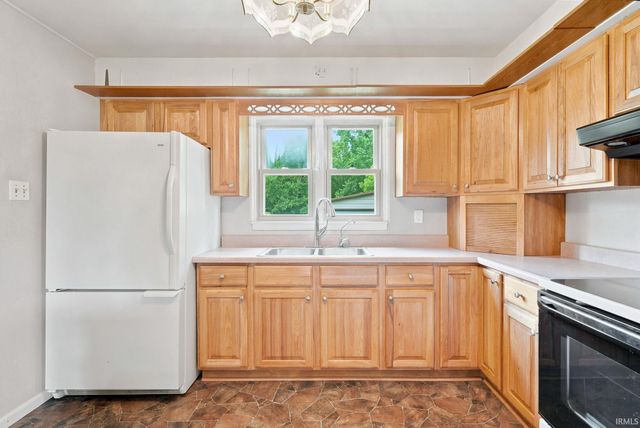 11420 W SR 32 Highway, Yorktown, IN 47396