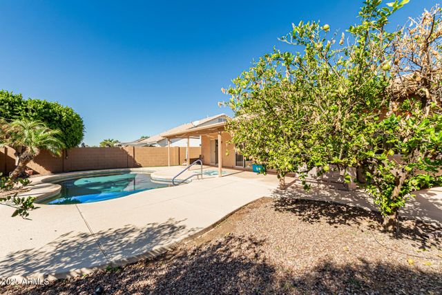 823 W 14TH Avenue, Apache Junction, AZ 85120