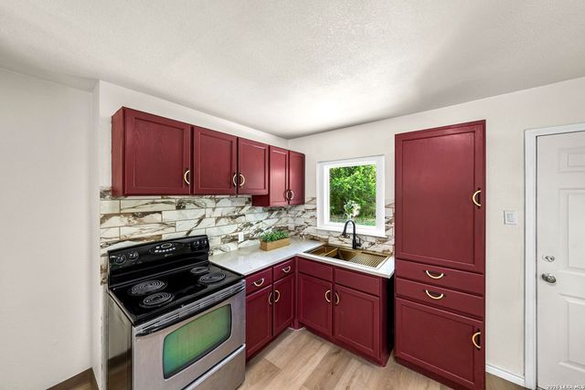 10 LINDEN AVE, San Antonio, TX 78211