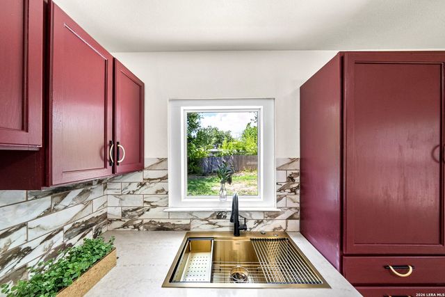 10 LINDEN AVE, San Antonio, TX 78211