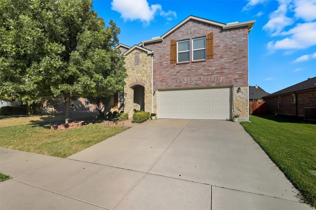 1112 Foxglove Lane, Burleson, TX 76028
