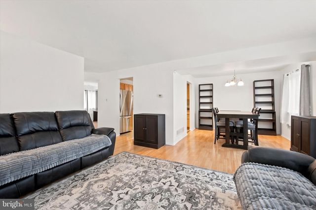 203 CAMSTEN CT, Chesterbrook, PA 19087