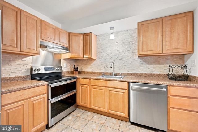 203 CAMSTEN CT, Chesterbrook, PA 19087