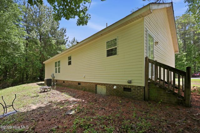 175 Country Walk Lane, Sanford, NC 27332