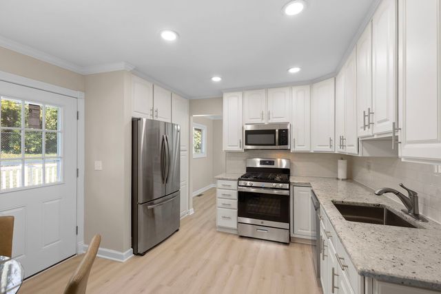 7S610 Lynn Drive, Naperville, IL 60540