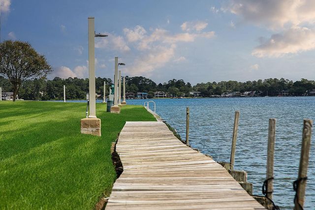 175 April Point Drive N, Conroe, TX 77356