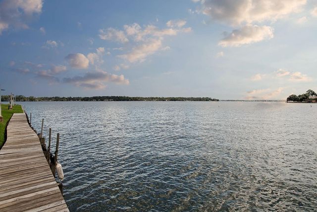 175 April Point Drive N, Conroe, TX 77356